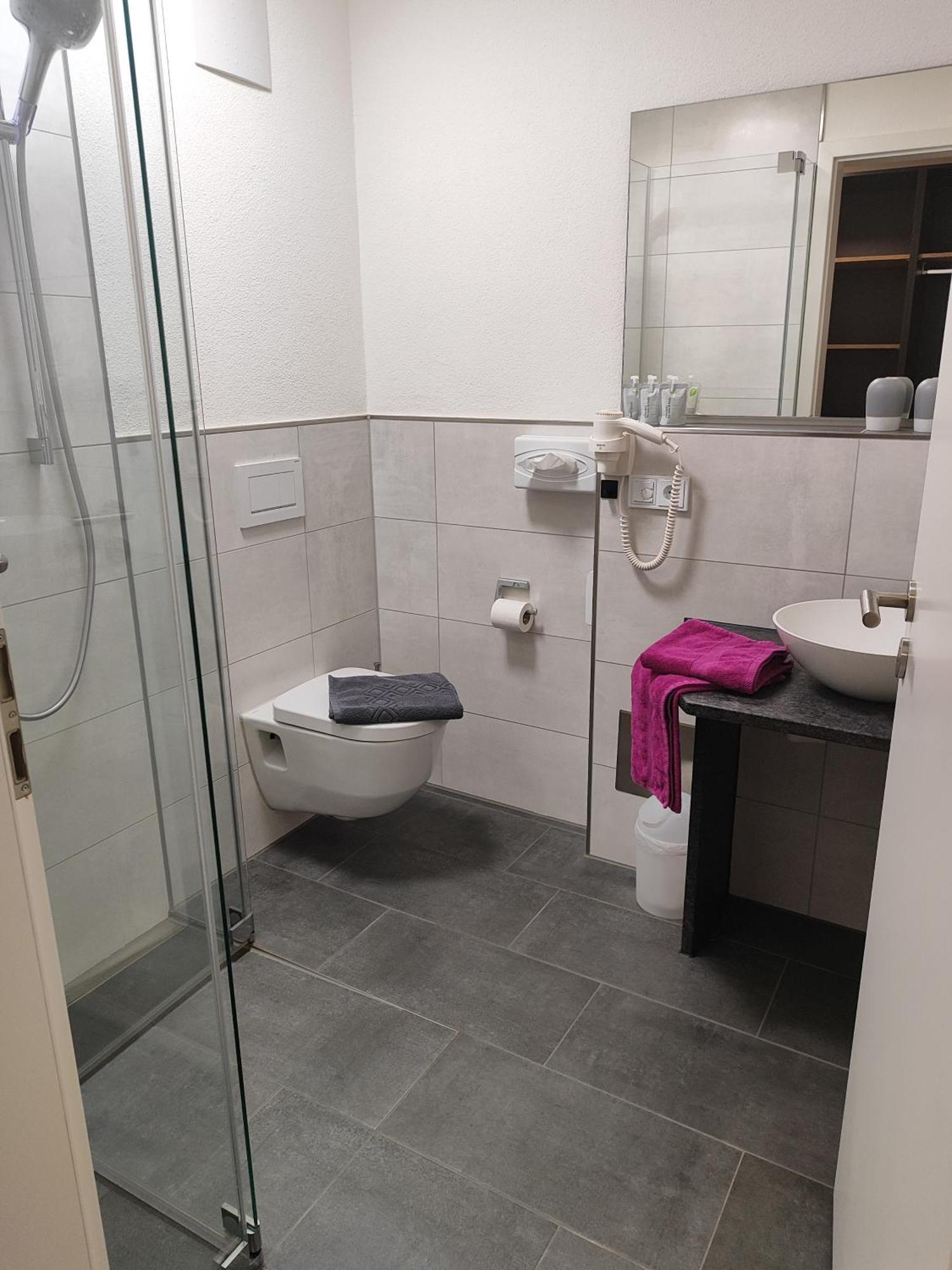 Hotel Gaestehaus Stock Zimmer Teekaennle Friedrichshafen Bagian luar foto