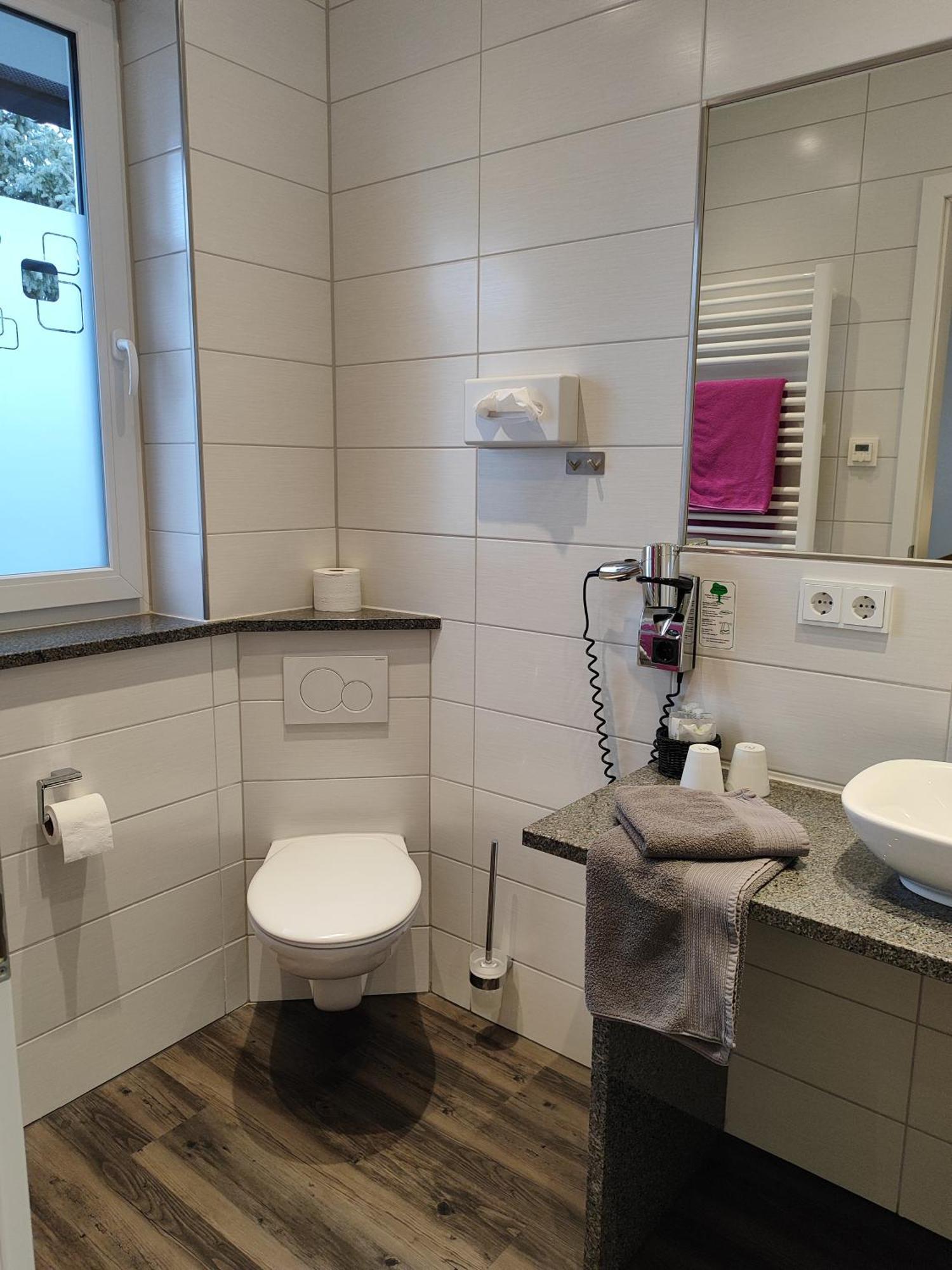 Hotel Gaestehaus Stock Zimmer Teekaennle Friedrichshafen Bagian luar foto
